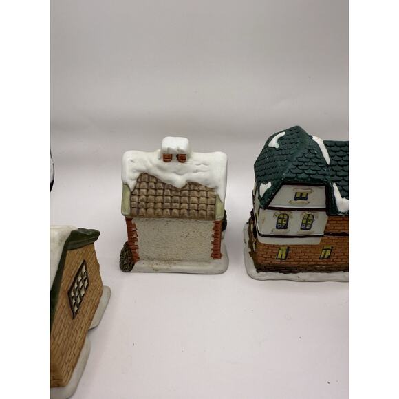 Christmas Village Figurines Unbranded 3” X 2.5” X 3” Four‎ Piece - Picture 12 of 16